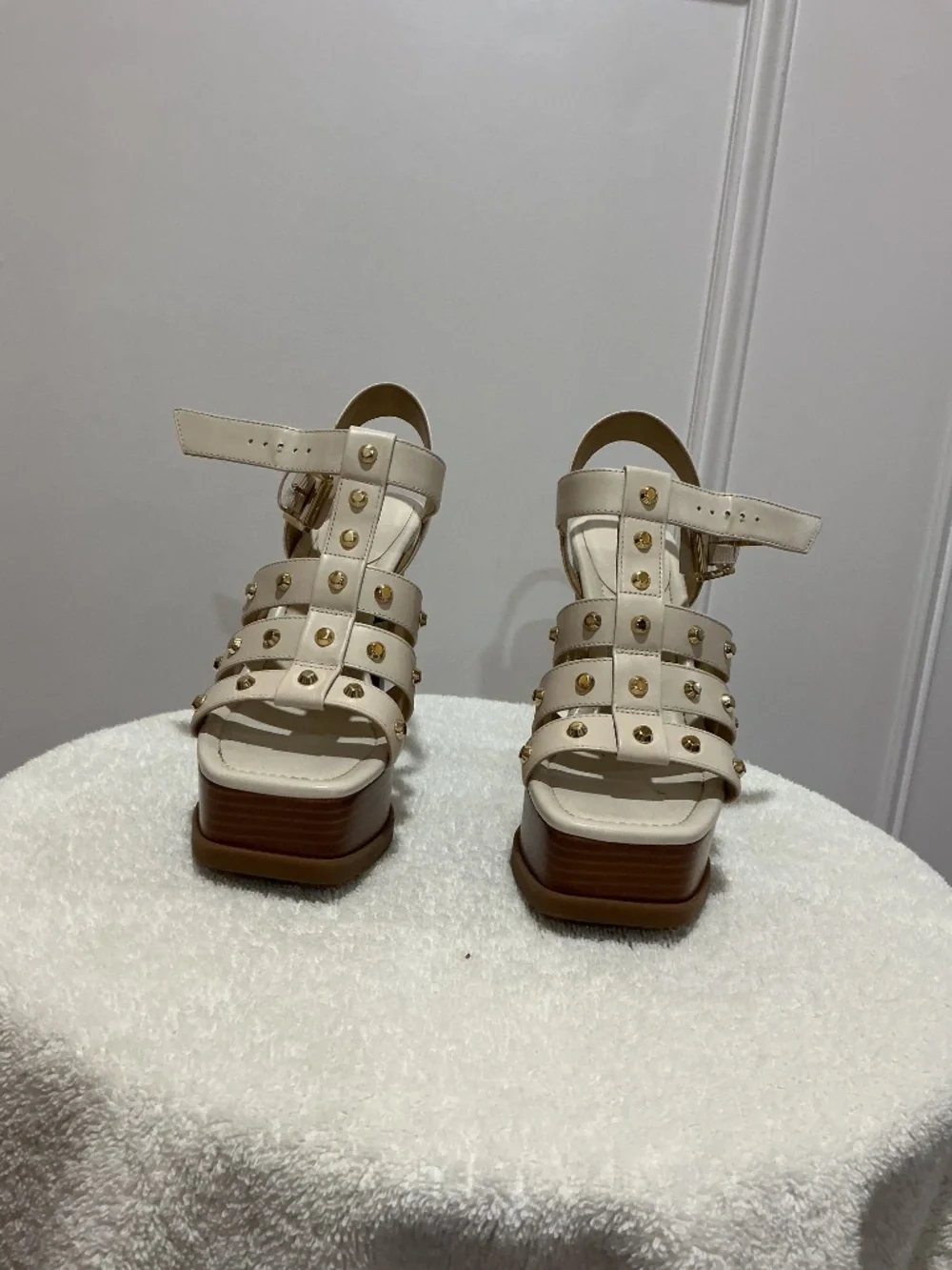 MICHAEL Michael Kors Women's Jagger Studded Platform Sandal Heels Cream 7M